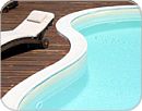 Bordo perimetrale piscina color bianco